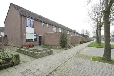 110m2 Casa in affitto per 1199€/mese a Spaakstraat 42, Zevenaar