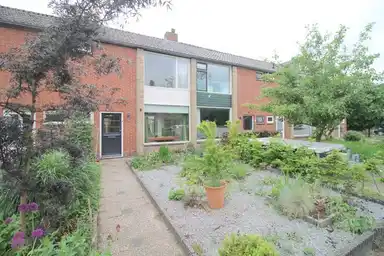 100m2 maison à louer pour 1500€/mois à Taxusstraat, Dorst