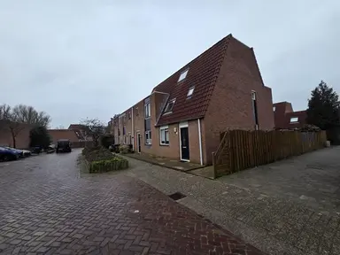 100m2 huis te huur voor 1850€/maand in Marie de Lannoystraat, Leiden