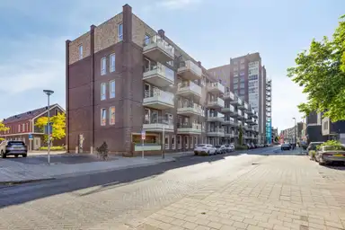 83m2 Appartement à louer pour 1965€/mois à Marisstraat 61, Vlaardingen