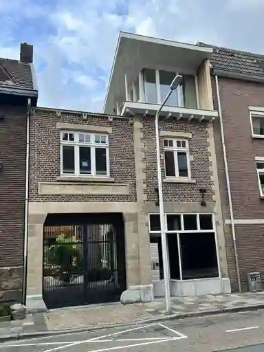 48m2 flat to rent for 1695€/month in Heugemerweg, Maastricht