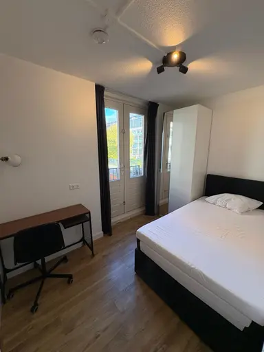 101m2 room to rent for 698€/month in Clauskindereweg 1066, Amsterdam
