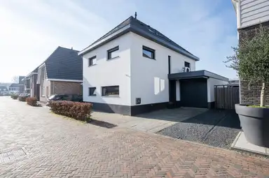 204m2 house to rent for 3250€/month in Niels Bohrstraat 6, Almere
