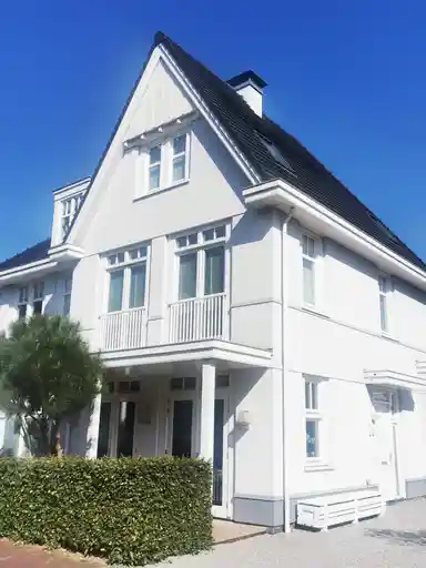 210m2 house to rent for 6000€/month in Oswald Wenckebachstraat 16, Noordwijk
