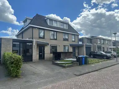 170m2 Haus zur Miete für 3495€/Monat in Kornelis van Tollaan, Rotterdam