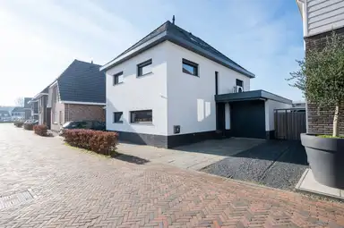 204m2 maison à louer pour 3250€/mois à Niels Bohrstraat 6, Almere