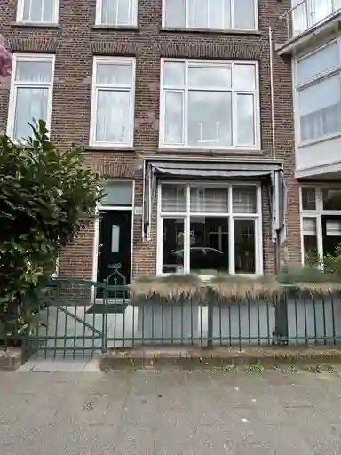85m2 Appartement à louer pour 2600€/mois à Hendrik van Deventerstraat 143, The Hague