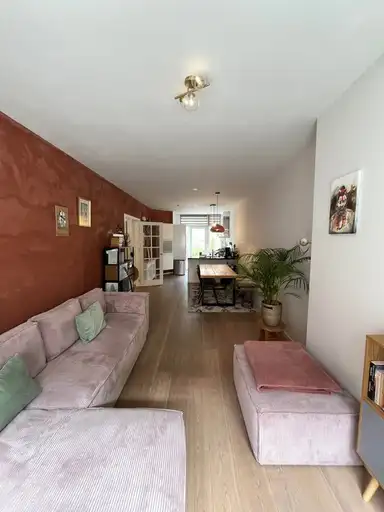85m2 Appartement à louer pour 2600€/mois à Hendrik van Deventerstraat, The Hague