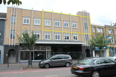 100m2 Appartement à louer pour 1200€/mois à Rijksweg Centrum 69A, Geleen