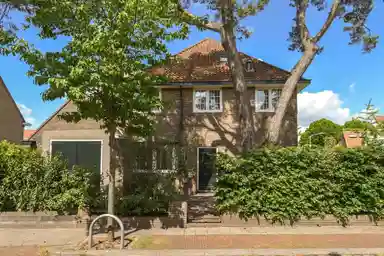 152m2 maison à louer pour 3400€/mois à Vosmaerlaan 2, Hilversum