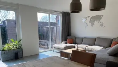 128m2 maison à louer pour 1950€/mois à Buitenkruier, Stompetoren