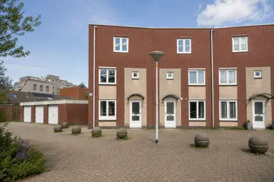 116m2 house to rent for 2200€/month in Etty Hillesumplantsoen 37, Hoofddorp