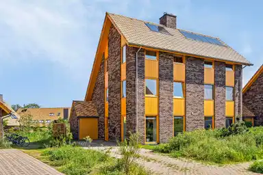 162m2 maison à louer pour 3200€/mois à Noorderduinstraat 617, Almere