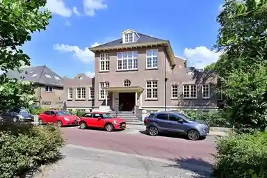 104m2 Appartement à louer pour 2650€/mois à Badhuislaan, Hilversum