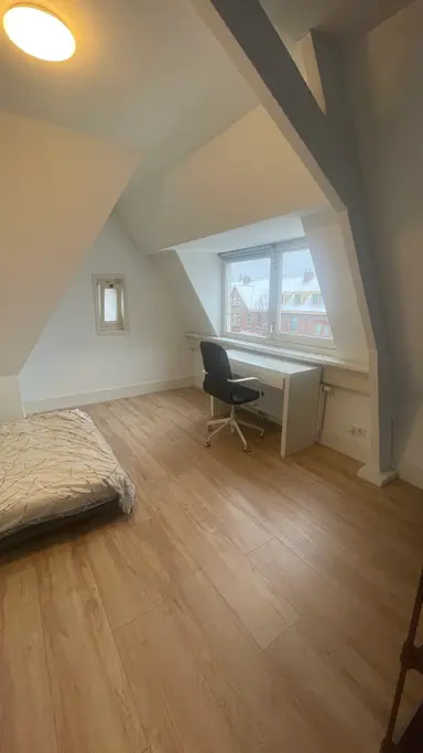 90m2 room to rent for 1275€/month in Malvastraat, Amsterdam