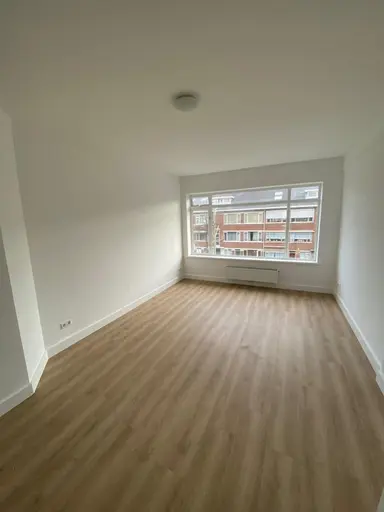 120m2 Appartement à louer pour 2500€/mois à De Genestetlaan, The Hague