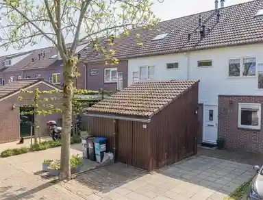 118m2 huis te huur voor 2500€/maand in Jacqueline van der Waalsheem 37, Hillegom