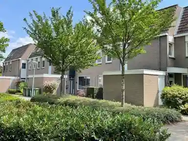 154m2 house to rent for 2300€/month in Johan Frisopark, Best