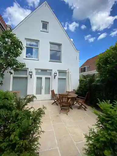 118m2 maison à louer pour 2500€/mois à Middenstraat 46, Weesp