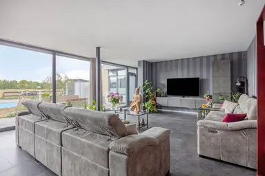 174m2 apartment to rent for 2350€/month in Bermweg 298, Capelle aan den IJssel