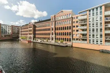 95m2 Appartement te huur voor 2975€/maand in Valkenburgerstraat, Amsterdam