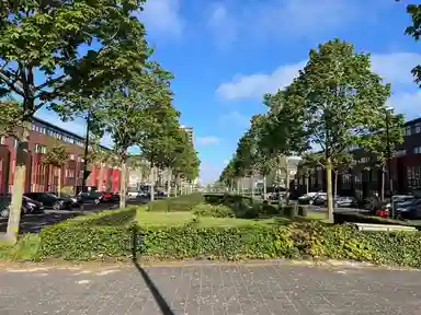 144m2 maison à louer pour 3000€/mois à Valutaboulevard, Amsterdam