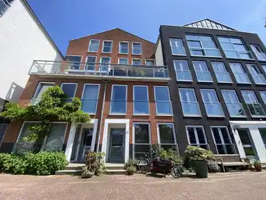 137m2 huis te huur voor 2950€/maand in Schuttevaerkade, Dordrecht