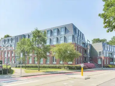 100m2 Appartement te huur voor 2850€/maand in Legmeerdijk, Amstelveen
