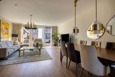 134m2 maison à louer pour 3150€/mois à Voormeerstraat 4, The Hague