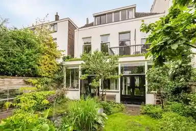 229m2 maison à louer pour 2595€/mois à Kastanjelaan, Arnhem