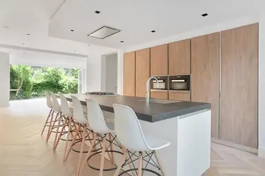 212μ² μονοκατοικία προς ενοικίαση για 7600€/μήνα σε Azartplein, Amsterdam