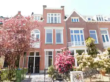 200m2 Casa in affitto per 3800€/mese a Baronielaan 103, Breda