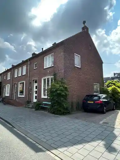 145m2 house to rent for 2150€/month in Sint Amandusstraat, Maastricht