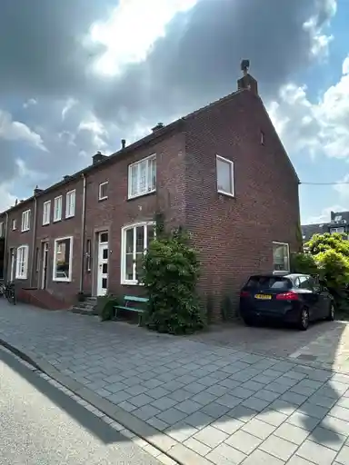 145m2 house to rent for 2150€/month in Sint Amandusstraat, Maastricht