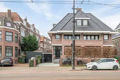 248m2 house to rent for 5995€/month in Straatweg 235, Rotterdam