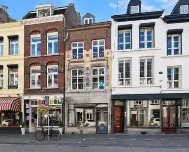151m2 Appartement à louer pour 1570€/mois à Grote Gracht 61A, Maastricht