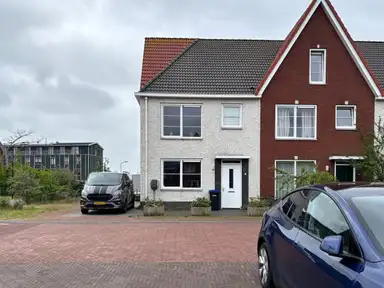 160m2 huis te huur voor 2450€/maand in Jan van der Schoorstraat 2, Beverwijk