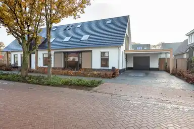 220m2 maison à louer pour 3995€/mois à Heistraat 56, Waalre