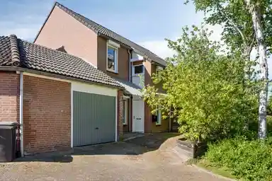 142m2 house to rent for 1695€/month in Fossielenerf 632, Heerlen