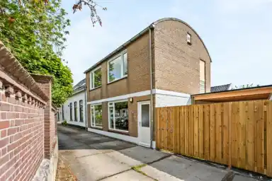 91m2 huis te huur voor 1850€/maand in Dorpsstraat, Benthuizen
