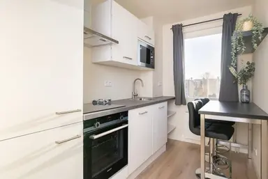 17m2 Kamer te huur voor 622€/maand in Boomsluiterskade 41, The Hague