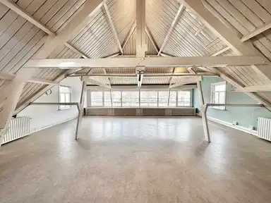 138m2 apartment to rent for 2250€/month in Hoofdweg, Nieuw-Vennep
