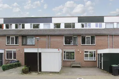 115m2 house to rent for 2100€/month in Kievit 26, Zoeterwoude