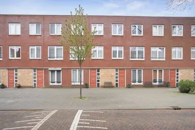 120m2 maison à louer pour 2245€/mois à Westerbeekstraat, Rotterdam