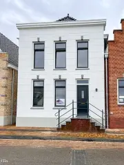 165m2 house to rent for 2950€/month in Buitendams, Hardinxveld-Giessendam