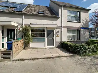 92m2 house to rent for 2250€/month in Kapitein de Langestraat, Almere
