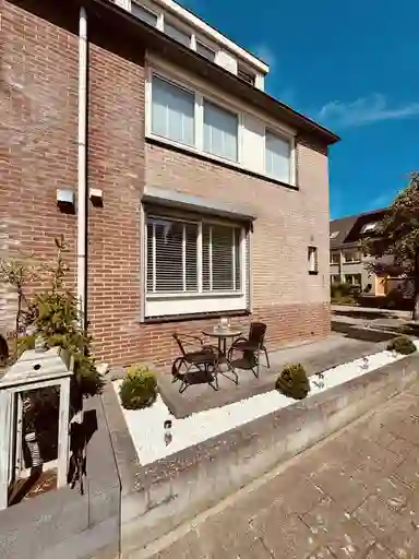 128m2 maison à louer pour 2400€/mois à Trommelstraat 86, Almere