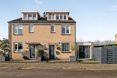 108m2 house to rent for 2595€/month in Straat Davis 4, Krimpen aan de Lek