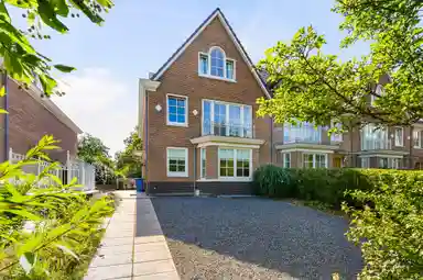 265m2 maison à louer pour 4200€/mois à Rijksstraatweg 763, Wassenaar