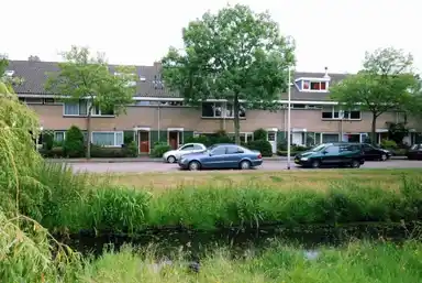 149m2 maison à louer pour 3350€/mois à Fabritiuslaan 64, Wassenaar
